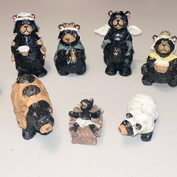 Black Bear Nativity Set - 8 Piece Figurine Collection - Picture 1 of 3